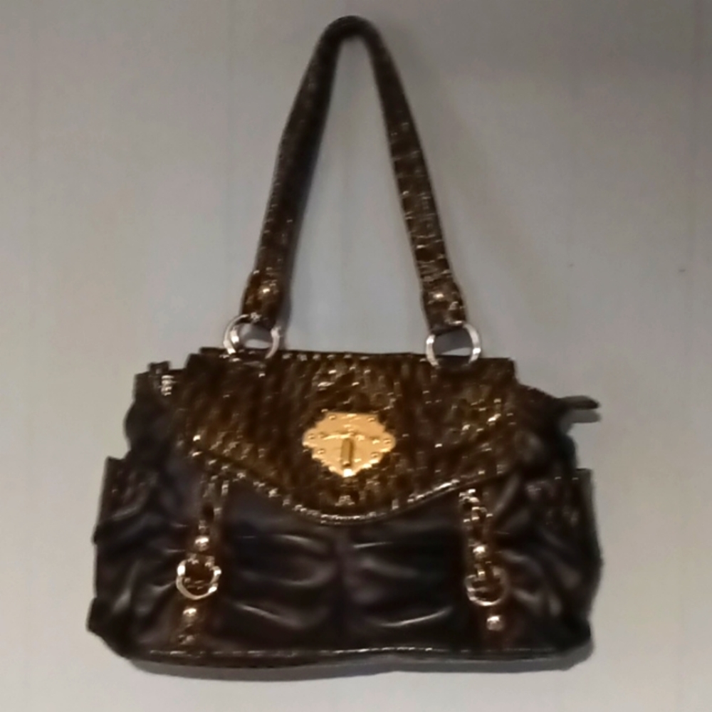Kathy Van Zeeland black crock accented black leather purse excellent condition